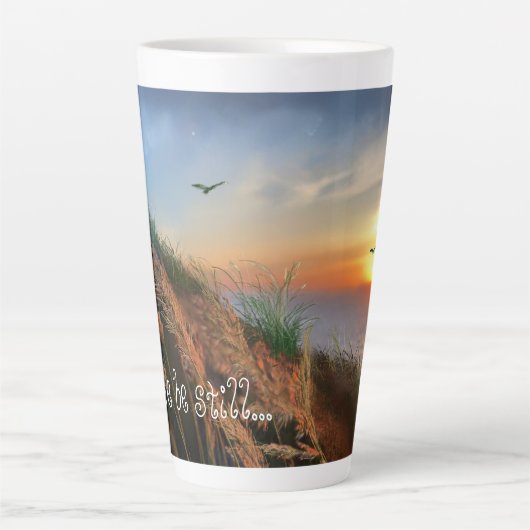 平和は今も文字感動的の夕日 カフェラテマグ (正面)