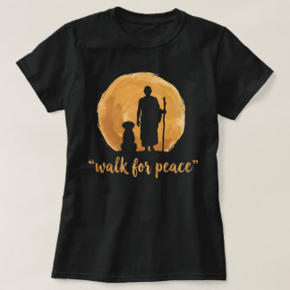 平和を歩く僧侶とアローカ犬 Tシャツ