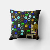 平和を見つける:ロマンチックな古い庭園の小屋 クッション (裏面)