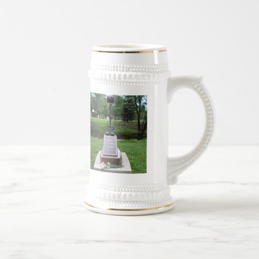 平和を追求する ビールジョッキ (右)