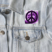 平和シンボル付き紫色の絞り染め 缶バッジ (インサイチュ)