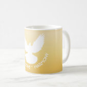 平和ハトがホワイト飛行で金ゴールドにエレガント  コーヒーマグカップ (正面右)