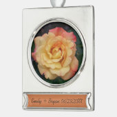平和バラ美しいピンクと黄色のフローラ シルバープレートバナーオーナメント (左)