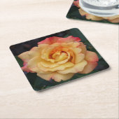 平和バラ美しいピンクと黄色のフローラ スクエアペーパーコースター (アングル)