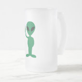 平和小さいグリーンマンのエイリアンのシルエット フロストグラスビールジョッキ (正面右)