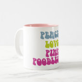 平和愛ピンクのプードルはスタイル、色を襲いましたり、選びます ツートーンマグカップ (正面左)