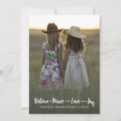 平和愛喜びのクリスマスの休日の写真で信じて下さい シーズンカード (正面)