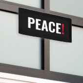 平和感嘆符白黒赤アンチ戦争 横断幕 (ビルの外側)