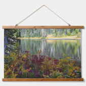 平和湖鮮やか秋色景観 吊り下げ型タペストリー (正面)