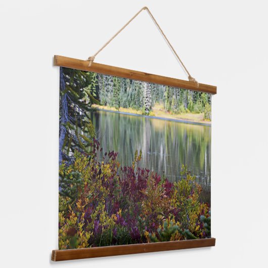 平和湖鮮やか秋色景観 吊り下げ型タペストリー (傾斜あり)