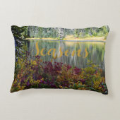 平和的な湖秋シーズンカラーランドスケープ アクセントクッション (裏面)