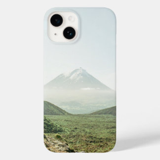 平和的な雪をかぶった山の電話ケース Case-Mate iPhone 14ケース