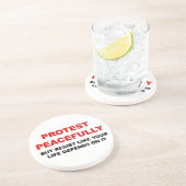 平和的に抗議するが抵抗する コースター (側面)