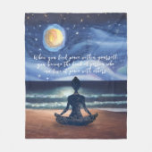 平和的ヨガメディテーション月明かりの空海引用文 フリースブランケット (正面)