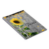 「平和」フレーズ、ひまわりのフィールド、ブラック&ホワイト ノートブック (右側)