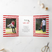 平和 愛と喜び、赤い木と飾り 三つ折りクリスマスカード (内部)