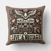 平和、愛、ノスタルジア：レトロタイポグラフィ引用文 クッション (裏面)