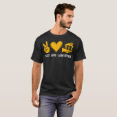 平和 愛 融資担当者 Tシャツ (正面フル)