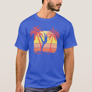 平均台上の体操少女 夏の夕日 80年代 金曜日 Tシャツ