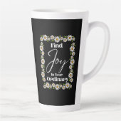 平常の喜びを見いだす カフェラテマグ (右)