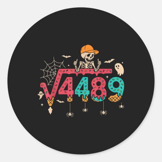 平方根4489 数学教師 おもしろ 67 ミーム ハロウィン ラウンドシール (正面)