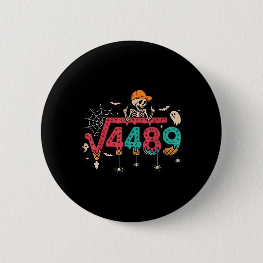 平方根 4489 数学教師 おもしろ 67 メーム ハロウィン 缶バッジ (正面)
