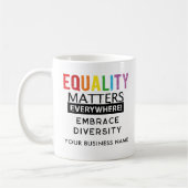 平等が重要であるため平等カスタム権 コーヒーマグカップ (左)