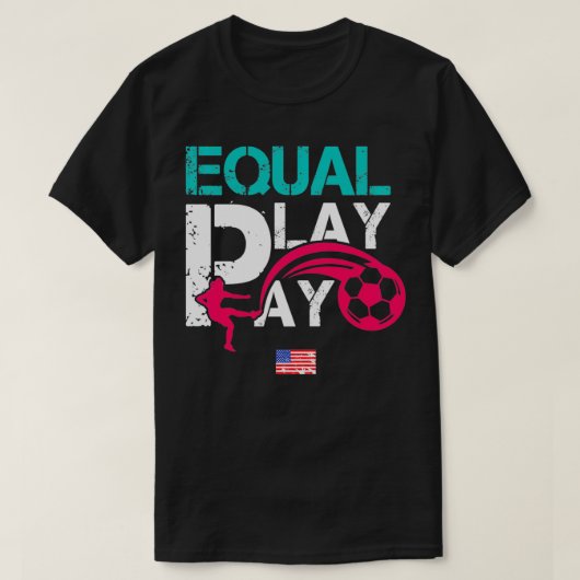 平等な女性の権利遊の平均賃金サッカーUSA Tシャツ (デザイン正面)