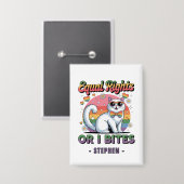 平等な権利 – おもしろいかわいい白猫LGBTQプライド 缶バッジ (正面/裏面)