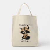平等の権利または私はアライグマを噛む トートバッグ (裏面)