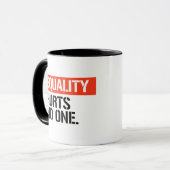 平等は誰にも害を与えない マグカップ (正面左)