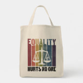 平等は誰も愛国的なLGBTQプライドの権利を傷つける トートバッグ (裏面)