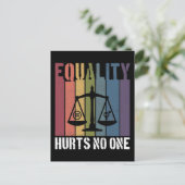 平等は誰も愛国的なLGBTQプライドの権利を傷つける ポストカード (スタンド正面)