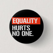 平等は誰も長方形のステッカーを傷つけない 缶バッジ (正面)