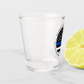 平賛美平兵器警察でパーソナライズされたある ショットグラス (左)