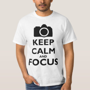 平静および焦点-写真撮影--を保って下さい Tシャツ