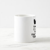 平静を保ち、あなたのヨークシャーテリアのマグを抱き締めて下さい コーヒーマグカップ (中央)