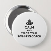 平静を保ち、あなたの水泳のコーチを信頼して下さい 缶バッジ (正面&裏面)