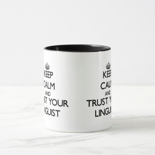平静を保ち、あなたの言語学者を信頼して下さい マグカップ (中央)