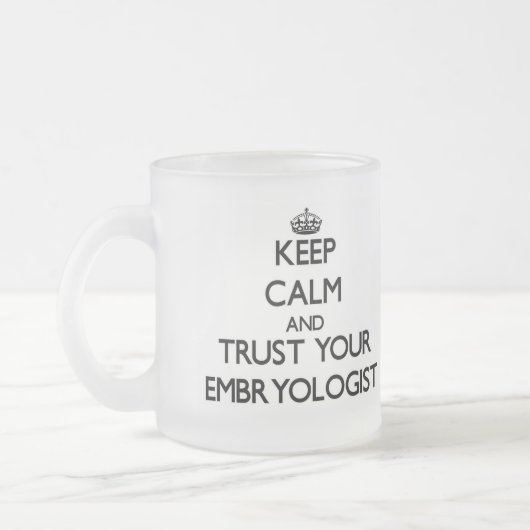 平静を保ち、あなたのEmbryologistを信頼して下さい フロストグラスマグカップ (左)