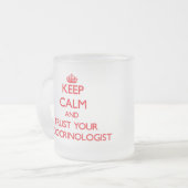 平静を保ち、あなたのEndocrinologistを信頼して下さい フロストグラスマグカップ (正面左)