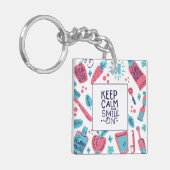 平静を保ち、|のかわいい句で微笑させて下さい キーホルダー (正面左)