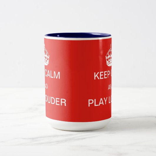平静を保ち、より騒々しいマグを遊んで下さい ツートーンマグカップ (中央)