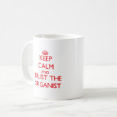 平静を保ち、オルガン奏者を信頼して下さい コーヒーマグカップ (正面左)