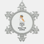 平静を保ち、コーギーかわいい犬歩かせて下さい スノーフレークピューターオーナメント (正面)