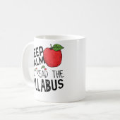 平静を保ち、シラバスのコーヒー・マグを読んで下さい コーヒーマグカップ (正面左)