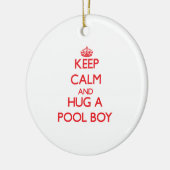平静を保ち、プールの男の子を抱き締めて下さい セラミックオーナメント (左)