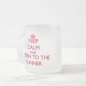 平静を保ち、ランナーに聞いて下さい フロストグラスマグカップ (正面左)