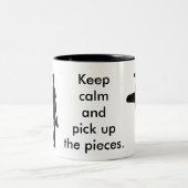 平静を保ち、事態を収拾して下さい ツートーンマグカップ (中央)