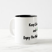 平静を保ち、休日の引用文のマグを楽しんで下さい ツートーンマグカップ (正面左)